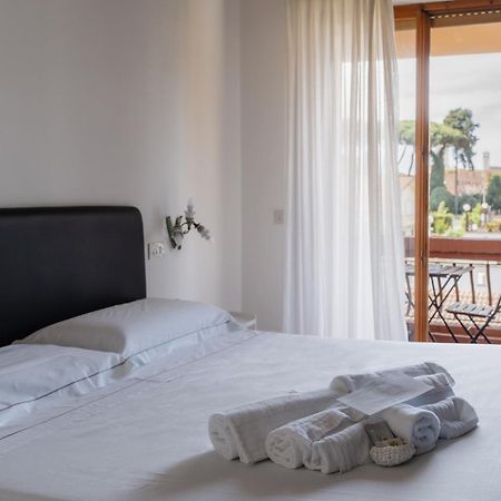 Mami Sabaudia Hotel Eksteriør bilde