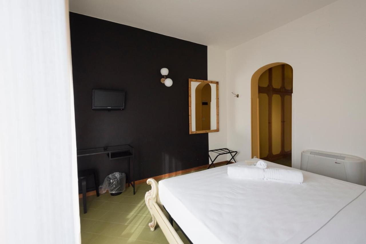 Mami Sabaudia Hotel Eksteriør bilde