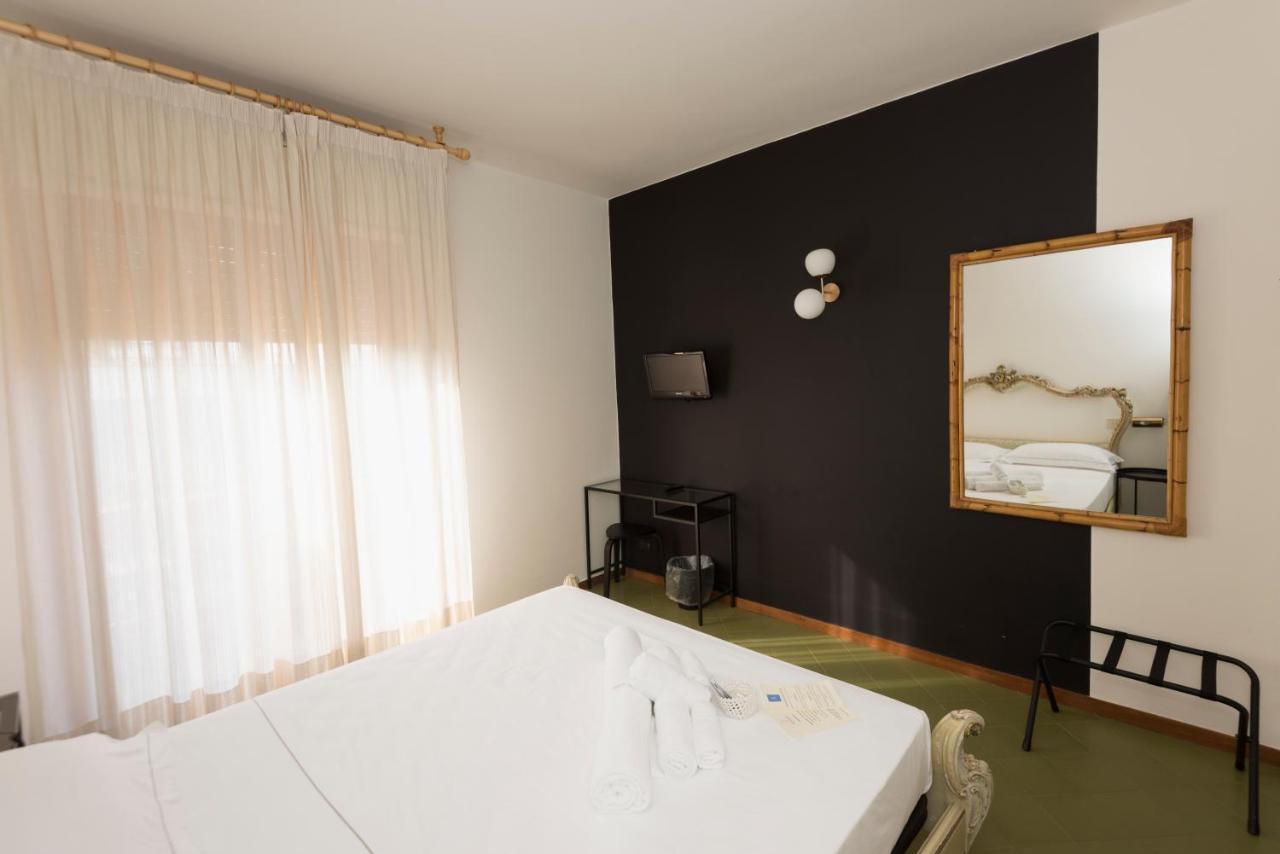 Mami Sabaudia Hotel Eksteriør bilde
