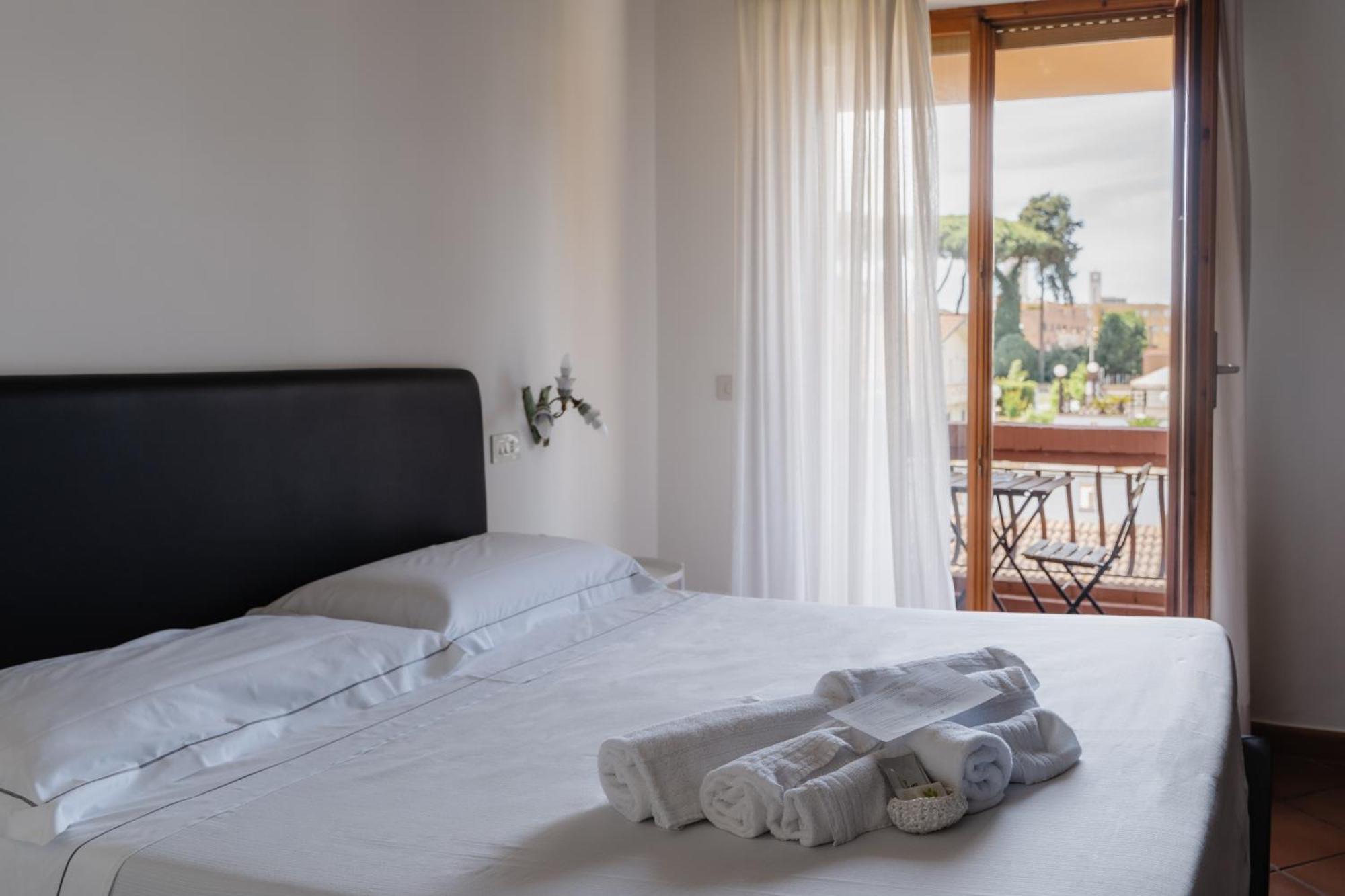 Mami Sabaudia Hotel Eksteriør bilde